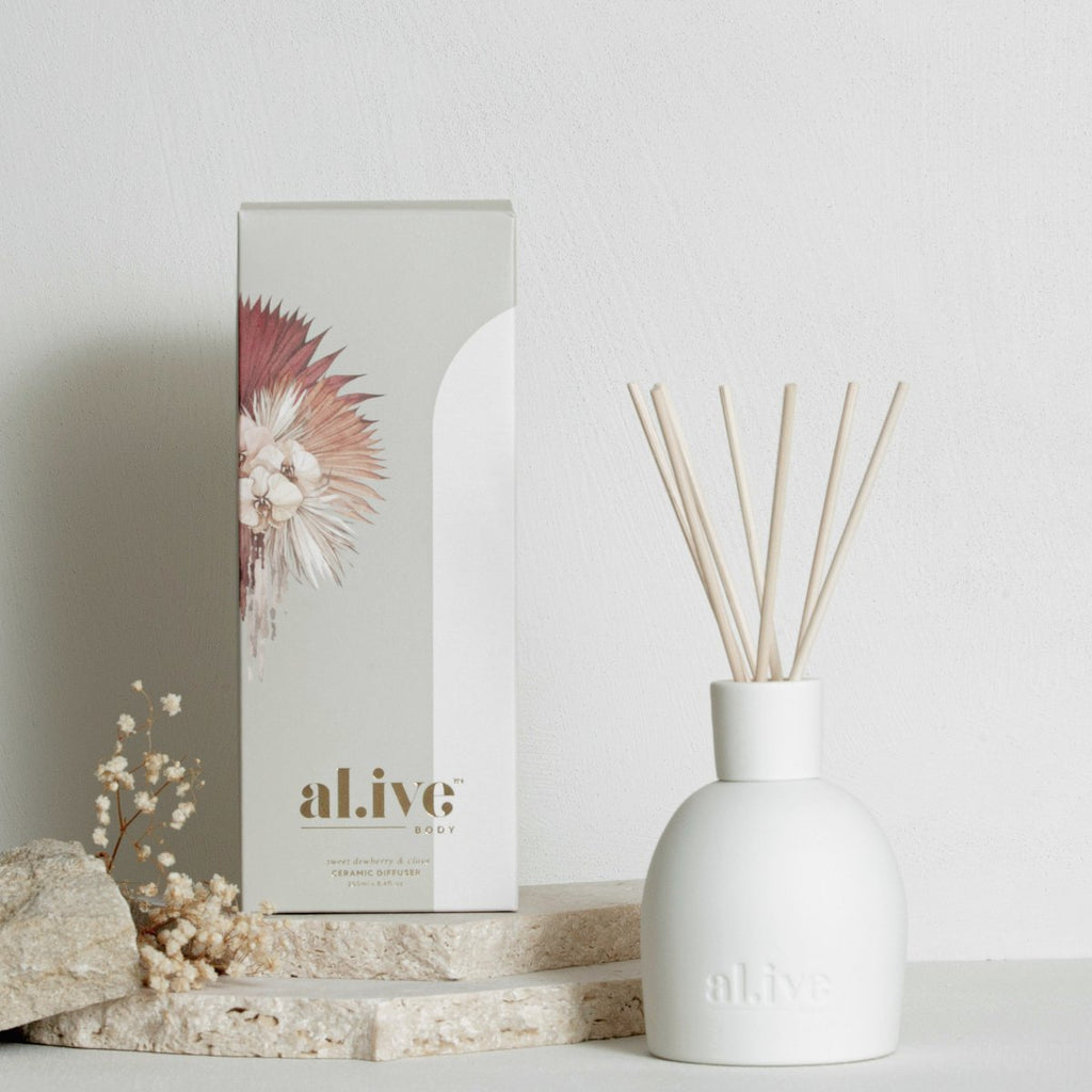 SWEET DEWBERRY & CLOVE DIFFUSER - Winston and Finch